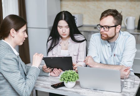 debt consolidation options family talking to loaner