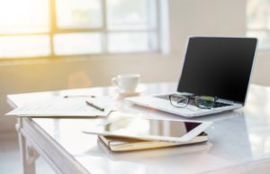 how to organize a home office - clean desk