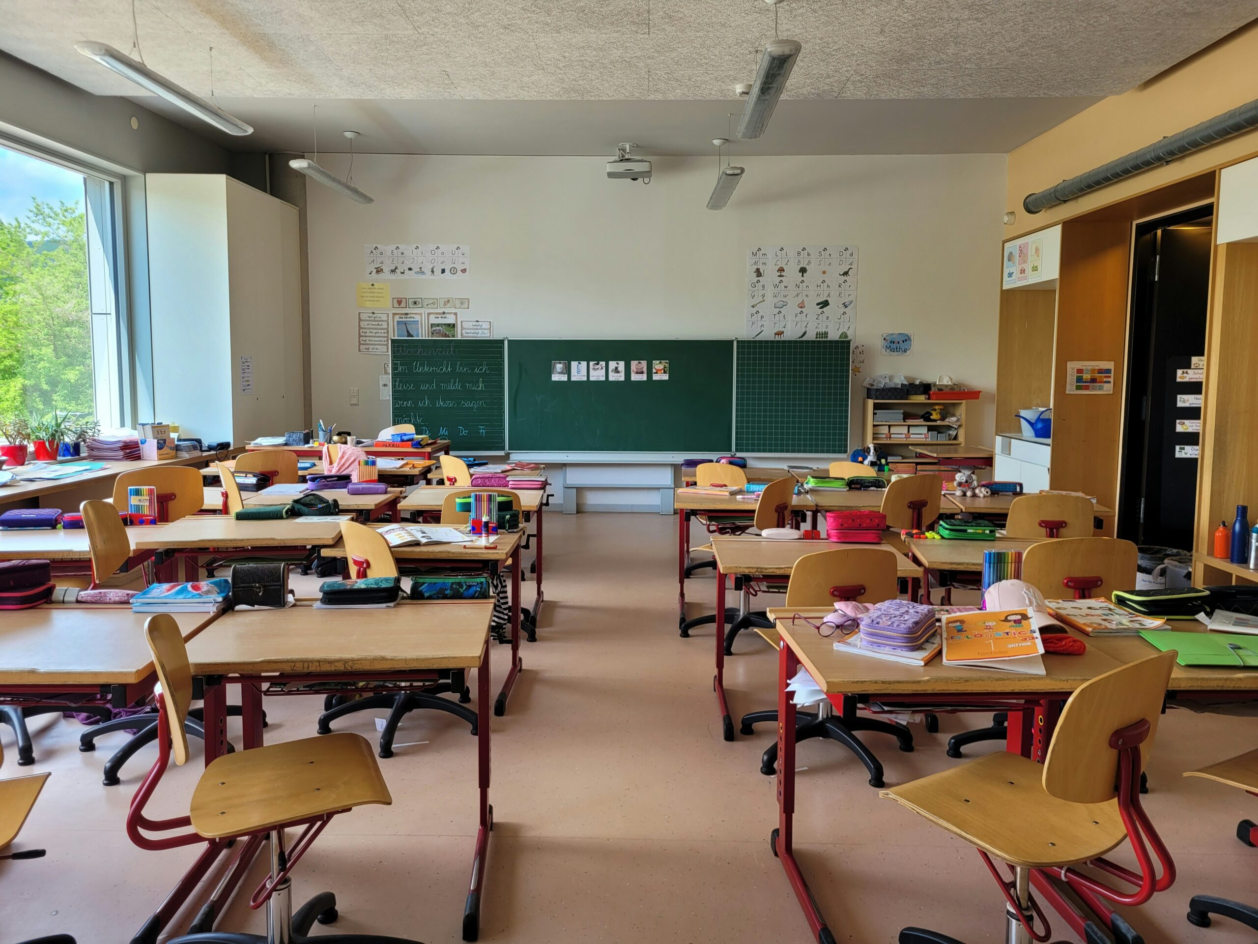 elementary classroom - classroom supplies